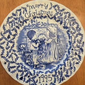 1995 Royal Crownford Blue and White Christmas Decorative Plate